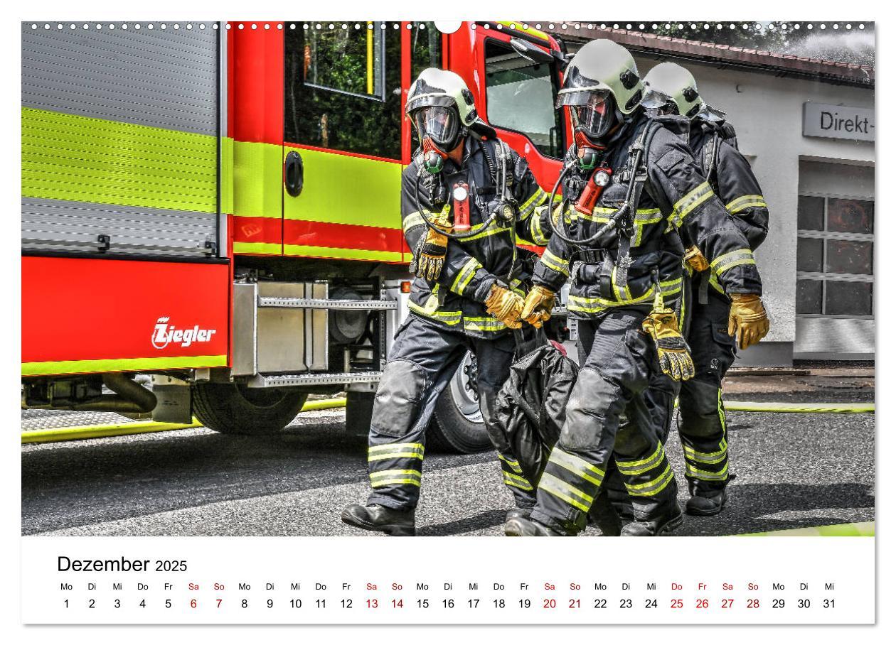 Bild: 9783435120949 | FEUERWEHR IM EINSATZ (Wandkalender 2025 DIN A2 quer), CALVENDO...