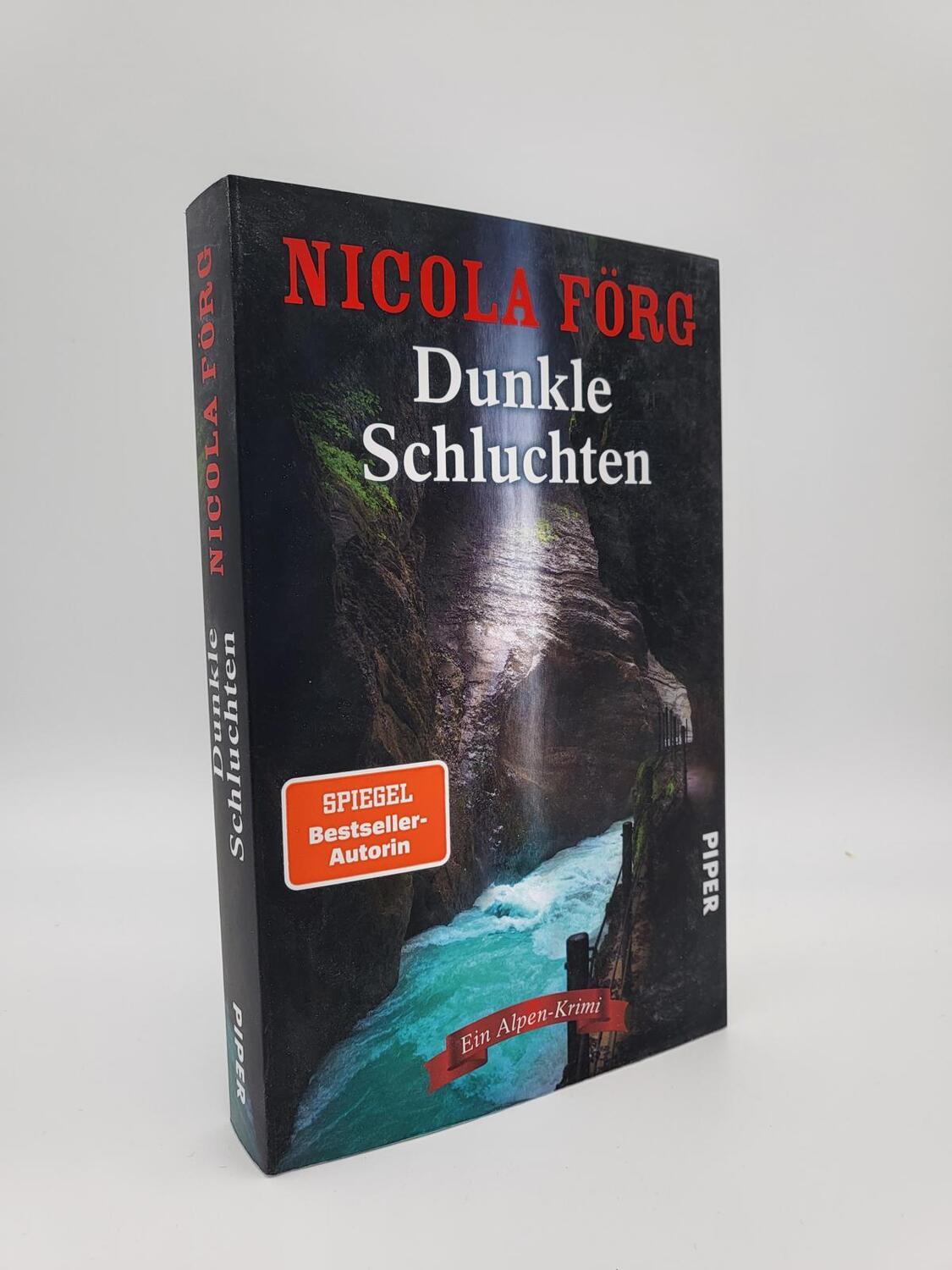 Bild: 9783492064149 | Dunkle Schluchten | Nicola Förg | Taschenbuch | 320 S. | Deutsch
