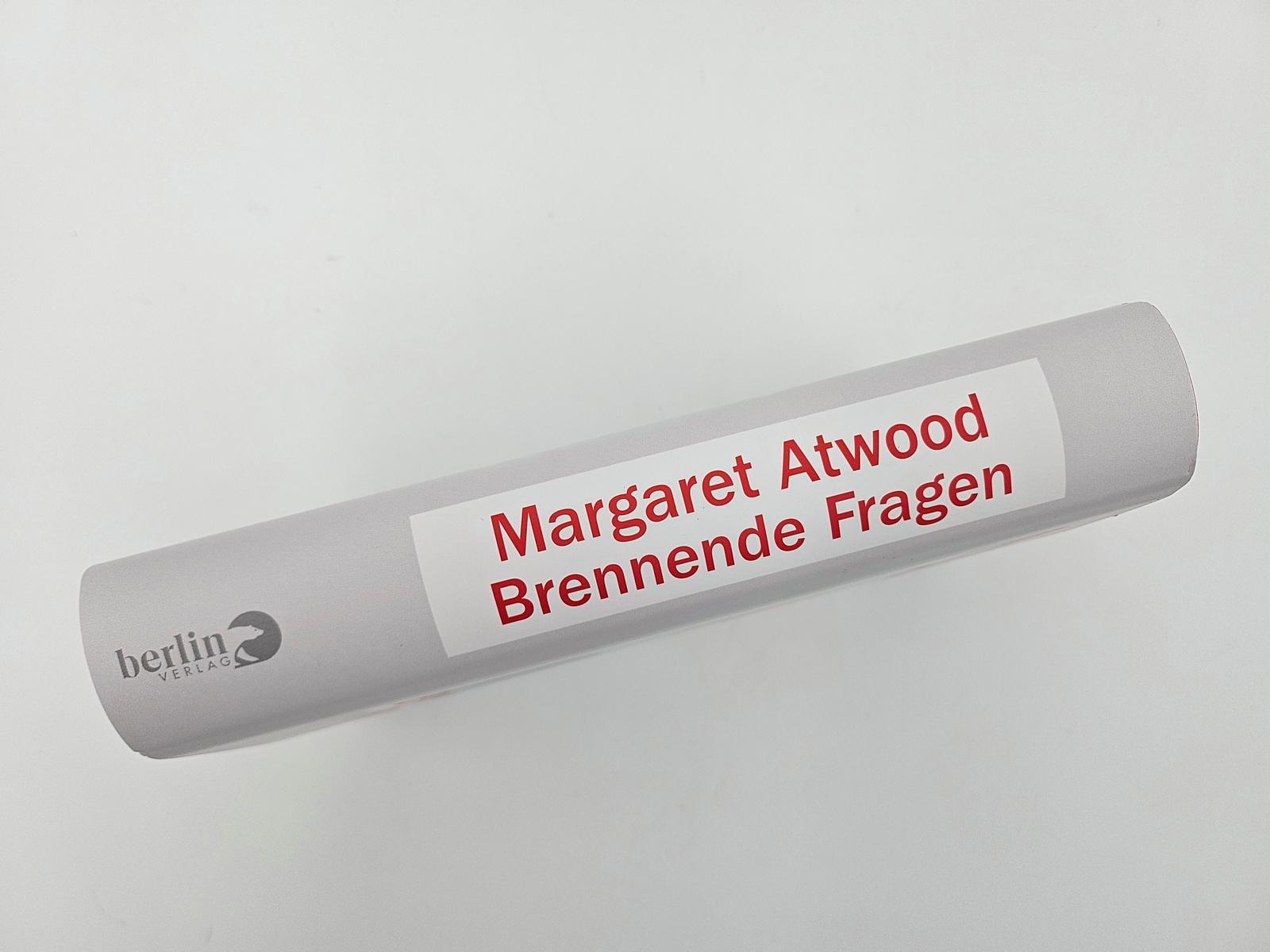 Bild: 9783827014733 | Brennende Fragen | Margaret Atwood | Buch | 704 S. | Deutsch | 2023