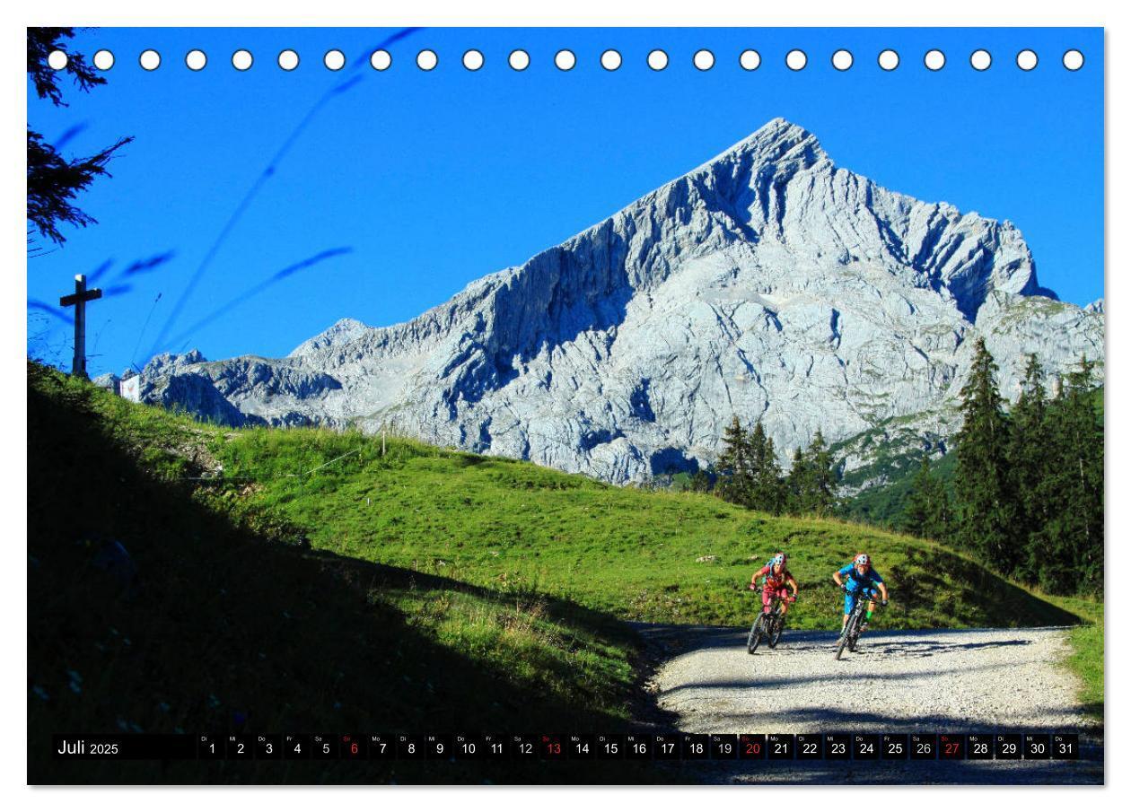 Bild: 9783435352845 | Mountainbike Traumpfade (Tischkalender 2025 DIN A5 quer), CALVENDO...