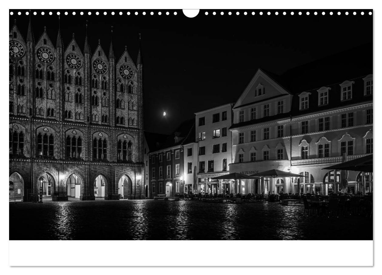 Bild: 9783435576241 | Hansestadt Stralsund bei Nacht (mit GPS-Koordinaten) (Wandkalender...