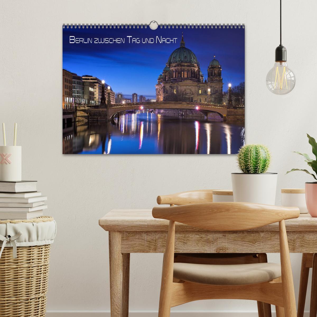 Bild: 9783435566099 | Berlin zwischen Tag und Nacht (Wandkalender 2025 DIN A3 quer),...