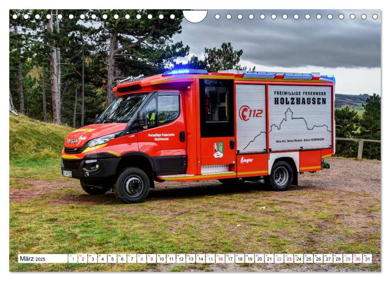 Bild: 9783435338351 | Feuerwehrfahrzeuge (Wandkalender 2025 DIN A4 quer), CALVENDO...