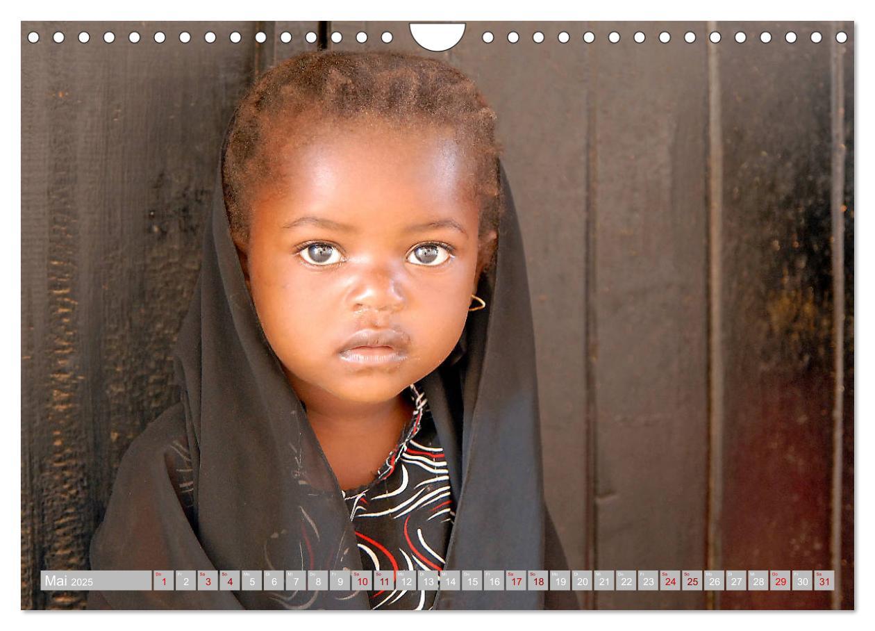 Bild: 9783435138388 | Kinderaugen aus Afrika (Wandkalender 2025 DIN A4 quer), CALVENDO...