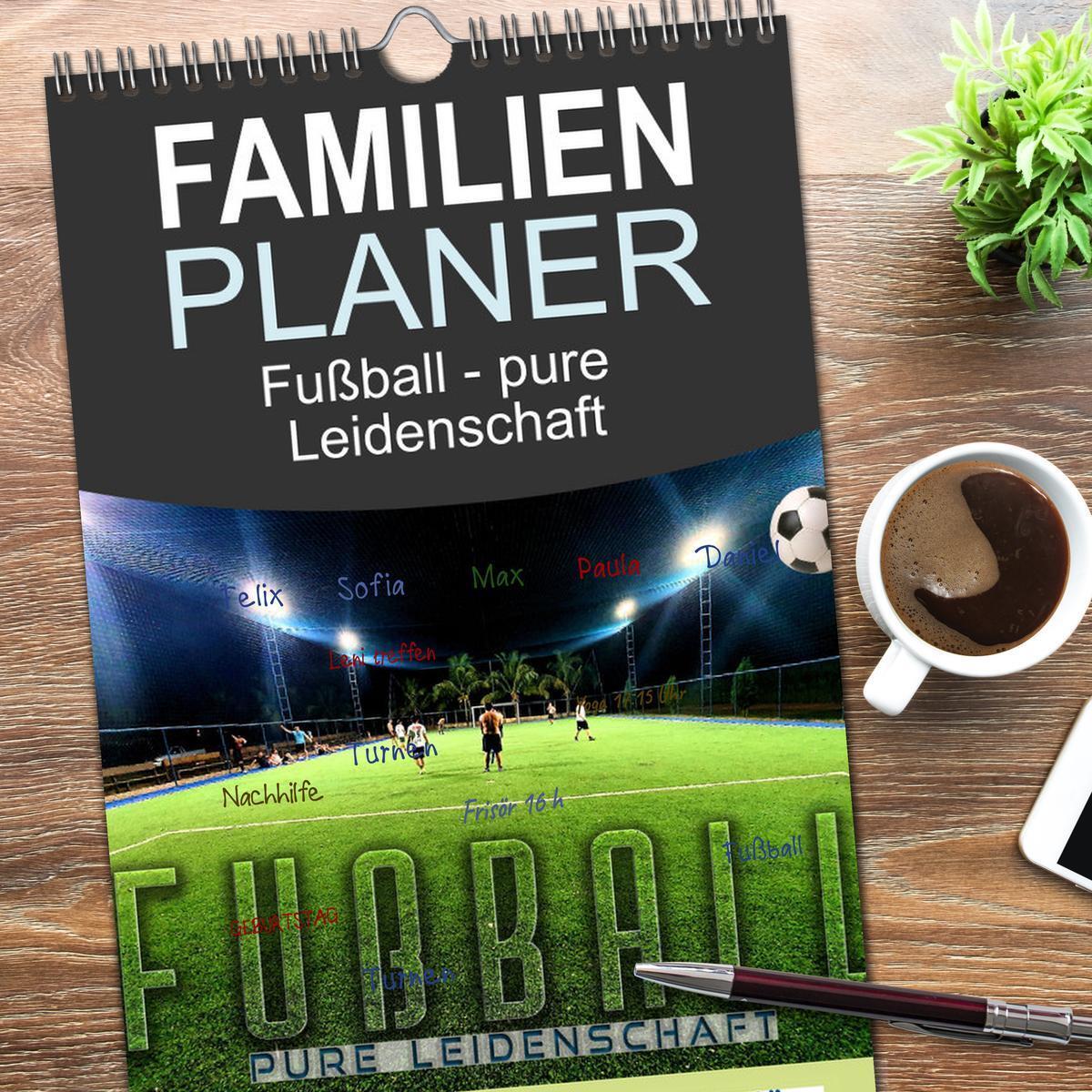 Bild: 9783457096536 | Familienplaner 2025 - Fußball - pure Leidenschaft mit 5 Spalten...