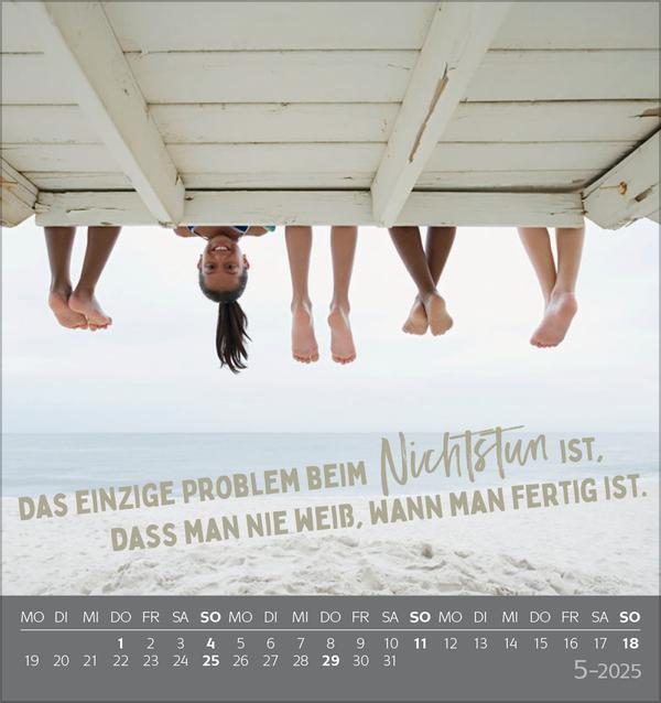 Bild: 9783731880271 | Lieber verrückt das Leben genießen 2025 | Verlag Korsch | Kalender