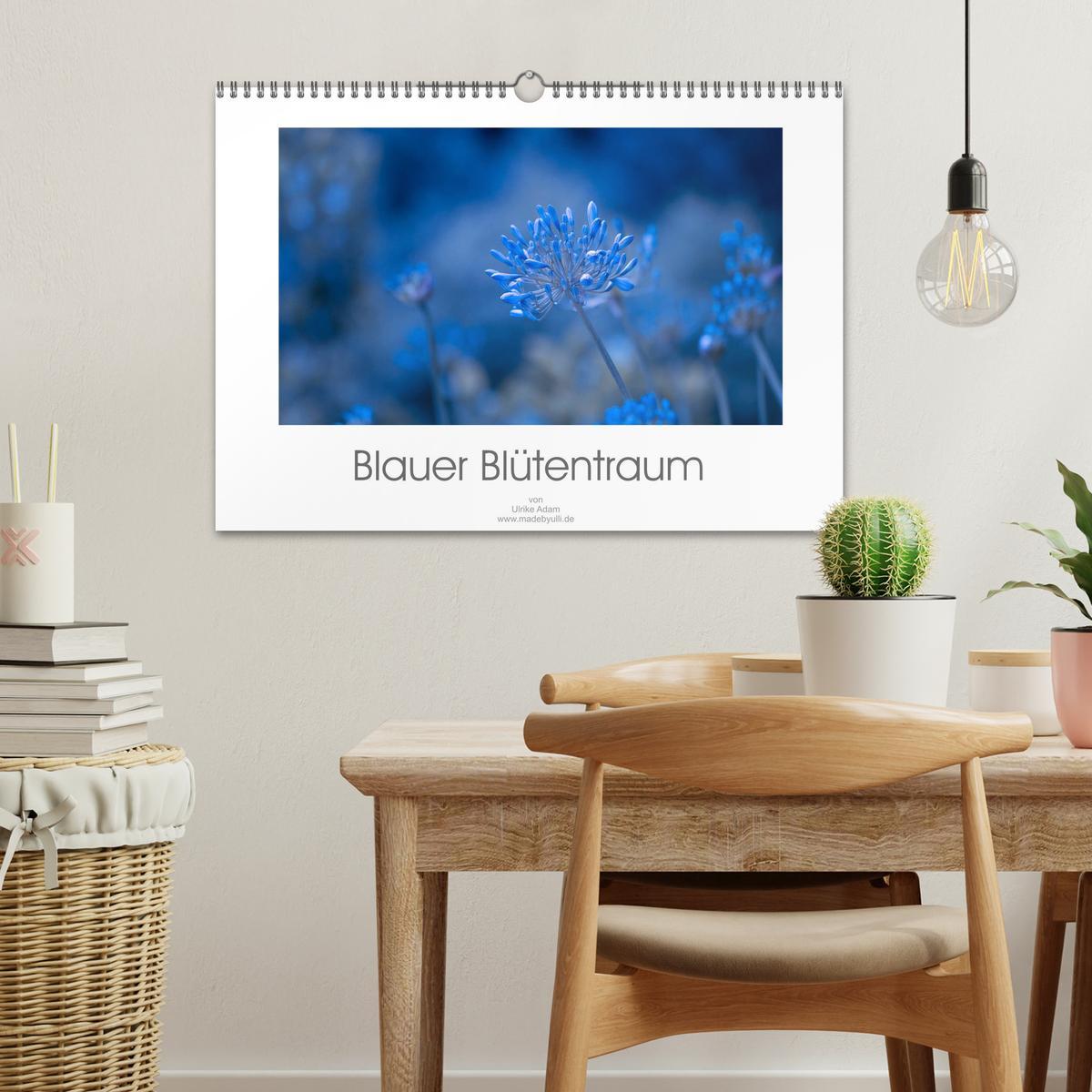 Bild: 9783435300945 | Blauer Blütentraum (Wandkalender 2025 DIN A3 quer), CALVENDO...