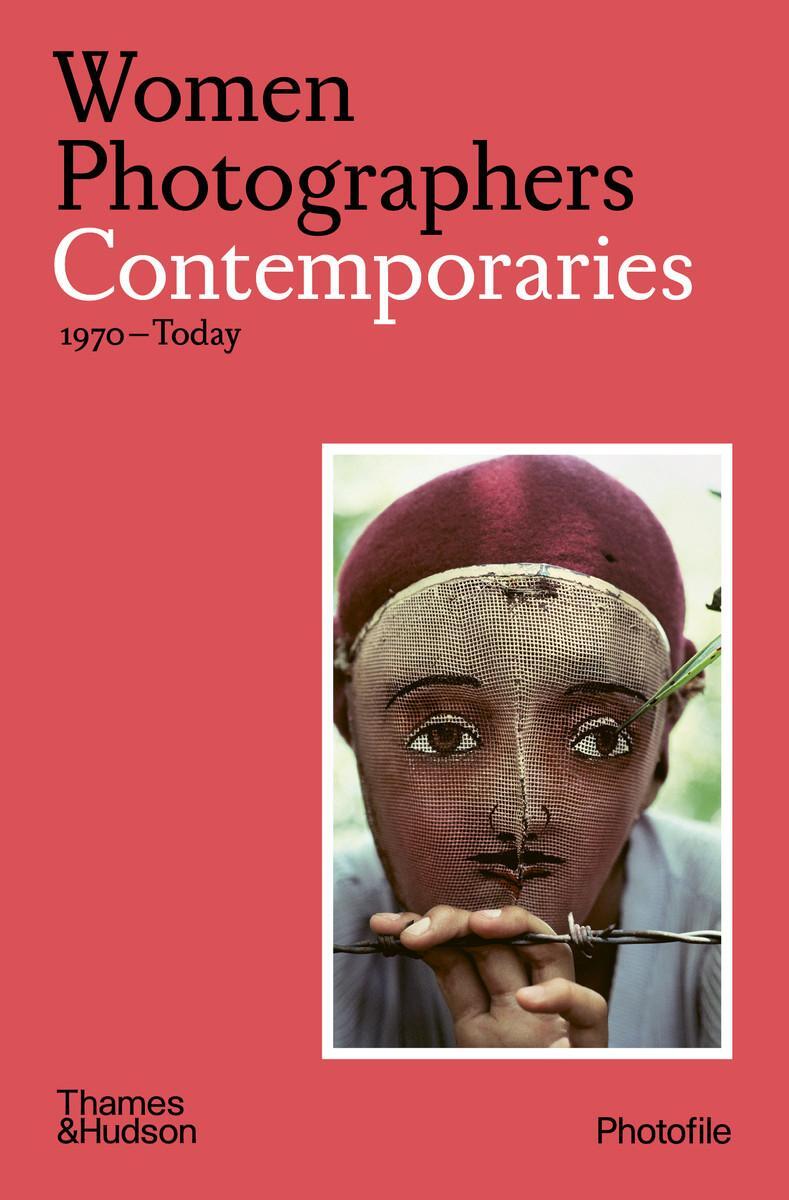 Cover: 9780500411179 | Women Photographers: Contemporaries | (1970-Today) | Clara Bouveresse