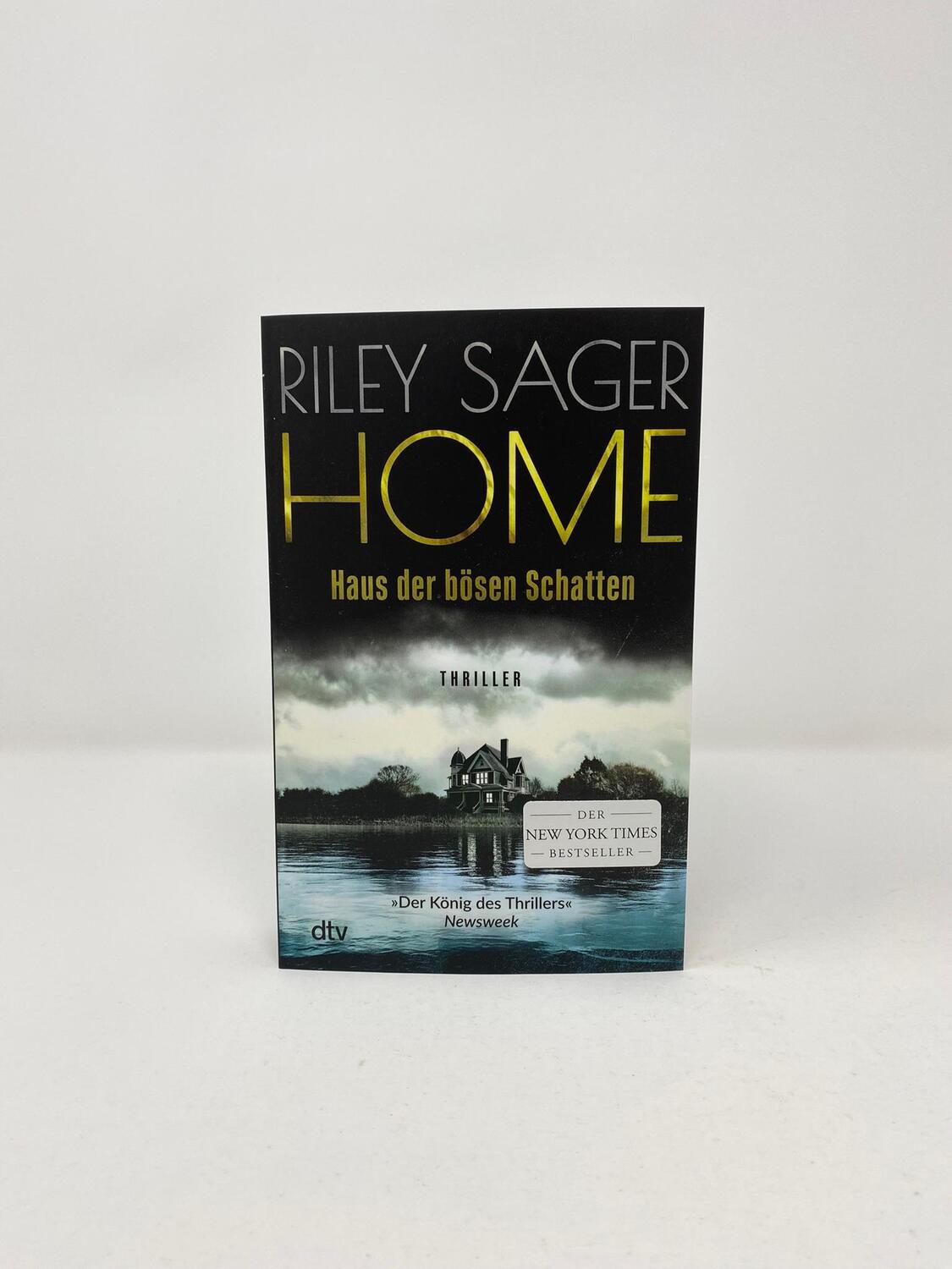 Bild: 9783423219884 | HOME - Haus der bösen Schatten | Riley Sager | Taschenbuch | 432 S.