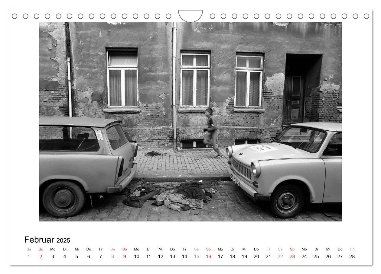 Bild: 9783435833405 | Aus - Zeit der Trabanten (Wandkalender 2025 DIN A4 quer), CALVENDO...