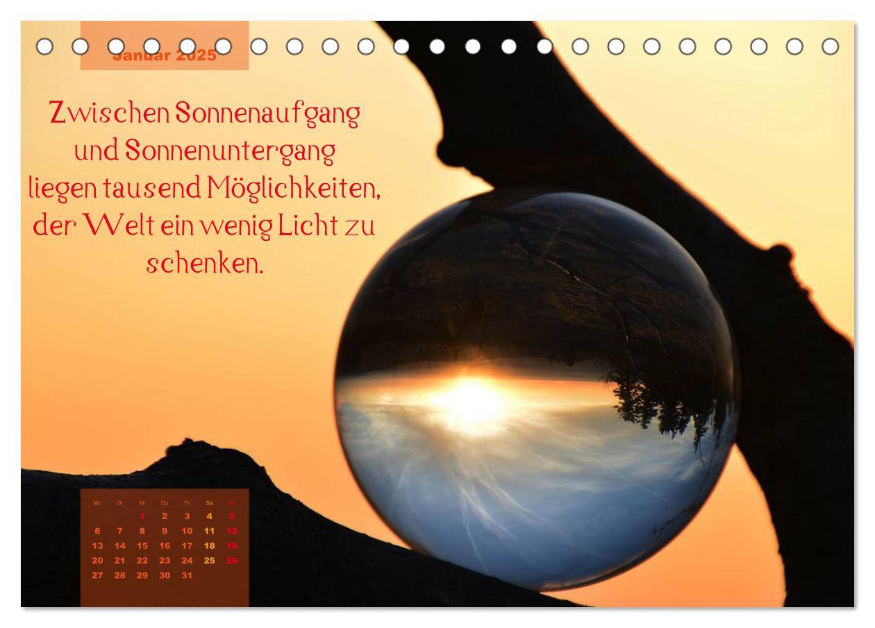 Bild: 9783435541317 | Die Welt in der Kugel (Tischkalender 2025 DIN A5 quer), CALVENDO...