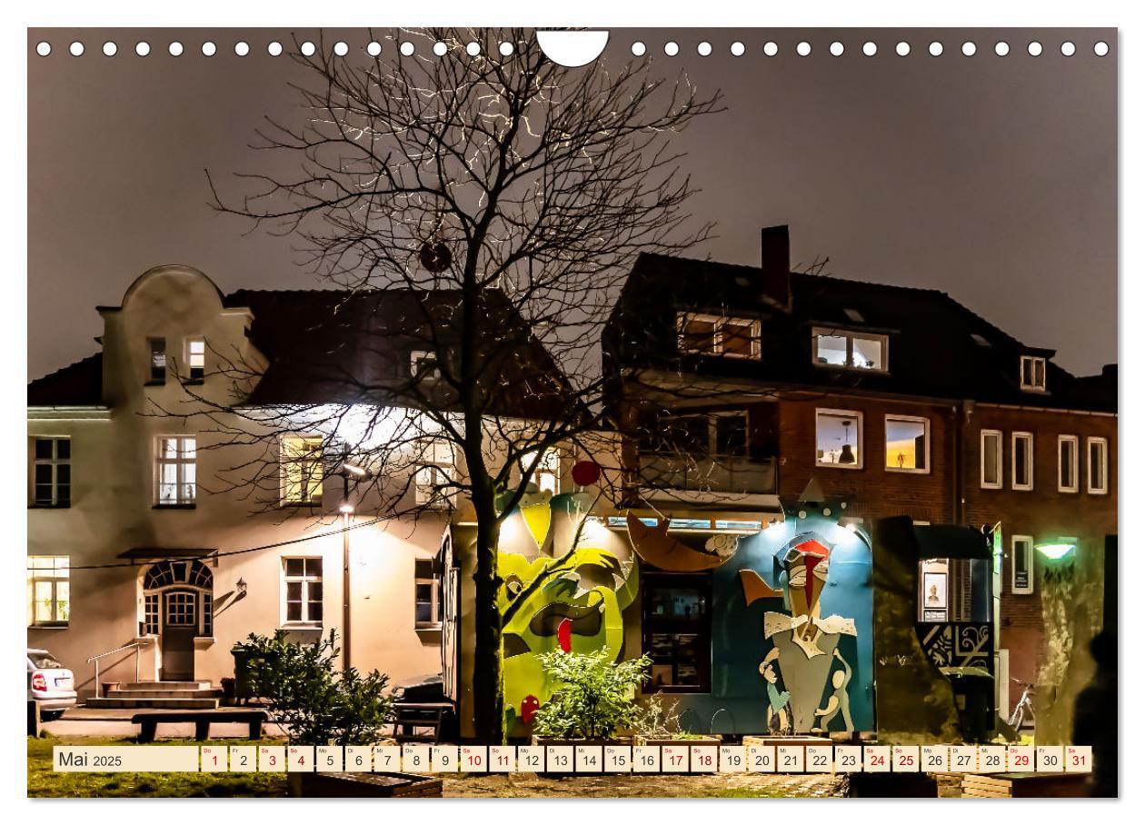 Bild: 9783383982927 | Lübeck bei Nacht (Wandkalender 2025 DIN A4 quer), CALVENDO...