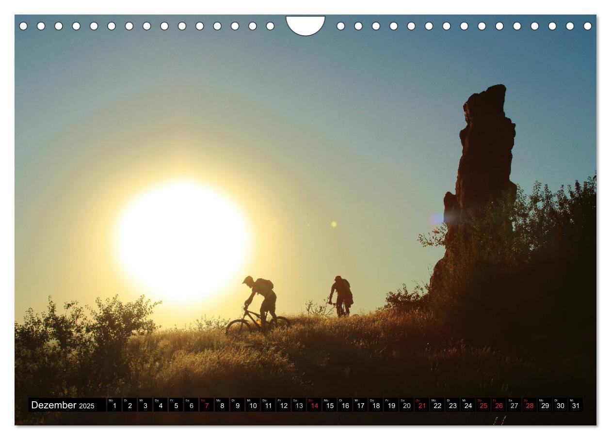 Bild: 9783435354139 | Mountainbike Traumpfade (Wandkalender 2025 DIN A4 quer), CALVENDO...