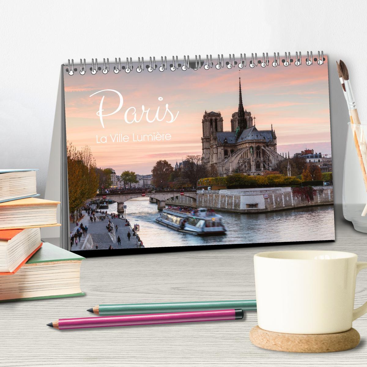 Bild: 9783435040032 | Paris - La Ville Lumière (Tischkalender 2025 DIN A5 quer), CALVENDO...