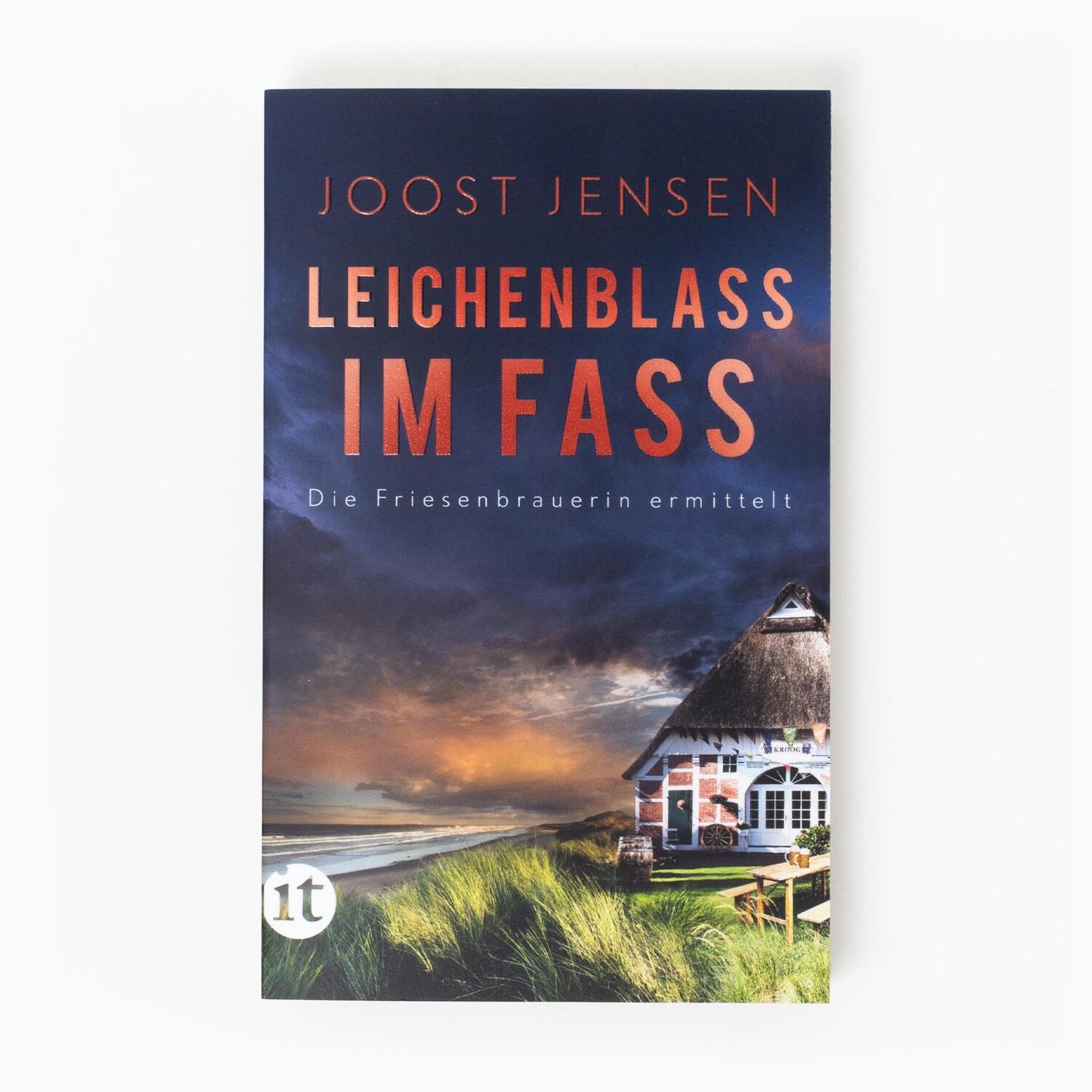 Bild: 9783458682844 | Leichenblass im Fass | Ein Nordsee-Krimi | Joost Jensen | Taschenbuch