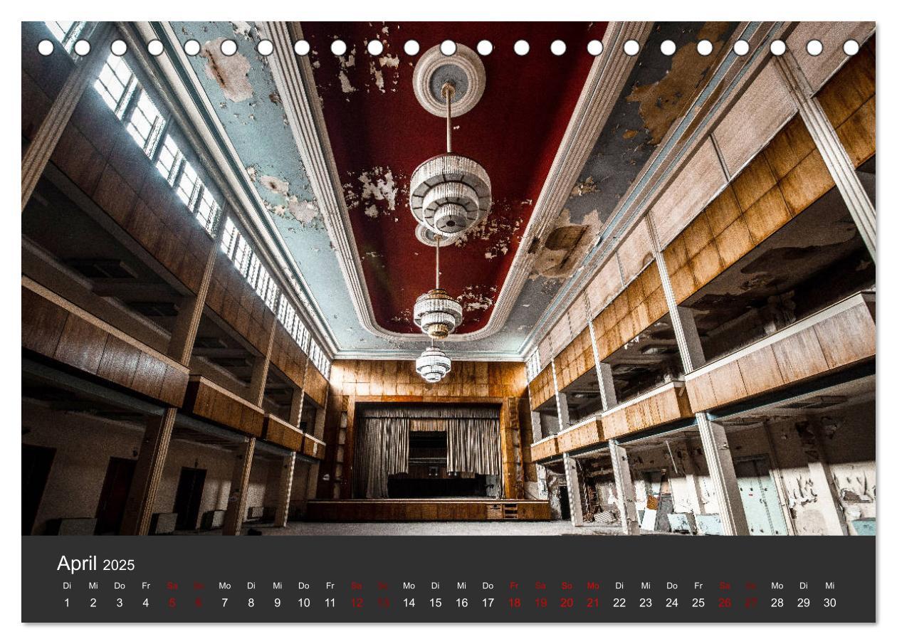 Bild: 9783435216383 | Verlassene Orte - Ein Lost Places Kalender (Tischkalender 2025 DIN...