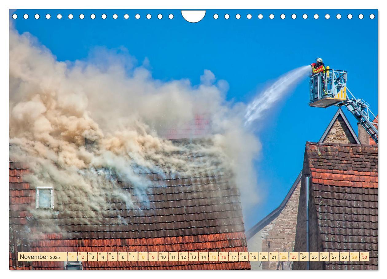 Bild: 9783435240241 | Feuerwehr - Einsätze (Wandkalender 2025 DIN A4 quer), CALVENDO...