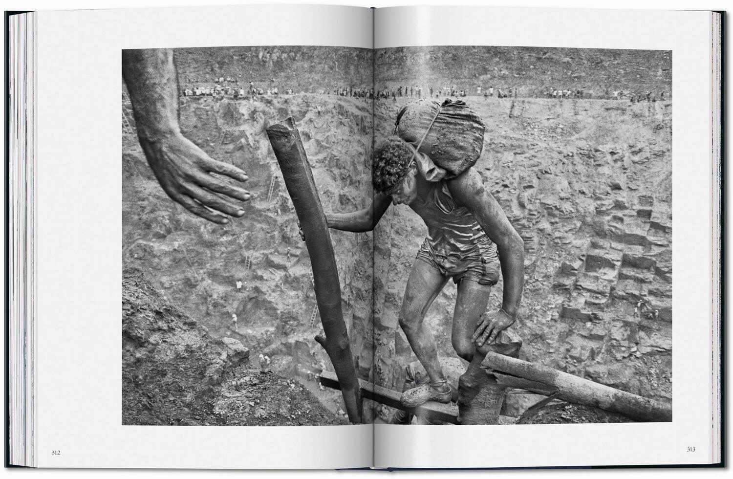 Bild: 9783836596329 | Sebastião Salgado. Workers. An Archaeology of the Industrial Age