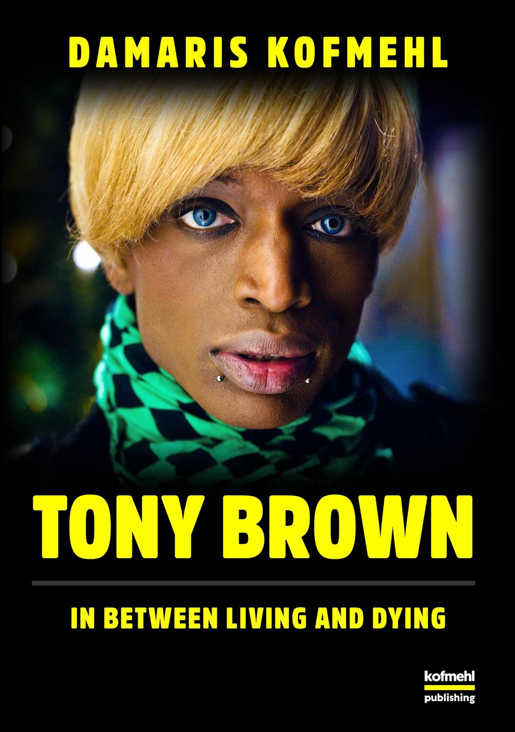 Cover: 9783743188051 | Tony Brown | In Between Living and Dying | Damaris Kofmehl | Buch