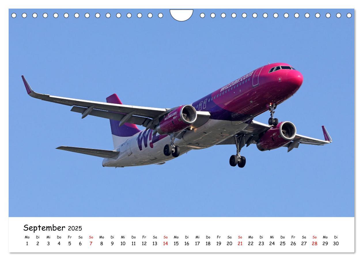 Bild: 9783435070701 | Flugzeuge am blauen Himmel (Wandkalender 2025 DIN A4 quer),...