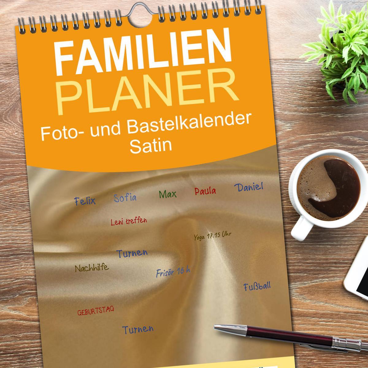 Bild: 9783457103982 | Familienplaner 2025 - Foto- und Bastelkalender Satin - Stilvoll zum...