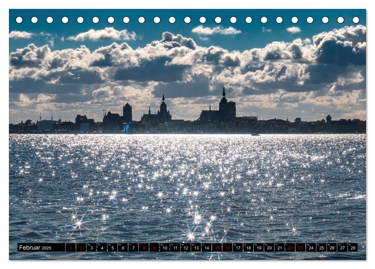 Bild: 9783435010264 | Stralsund, Eine Perle an der Ostsee (Tischkalender 2025 DIN A5...