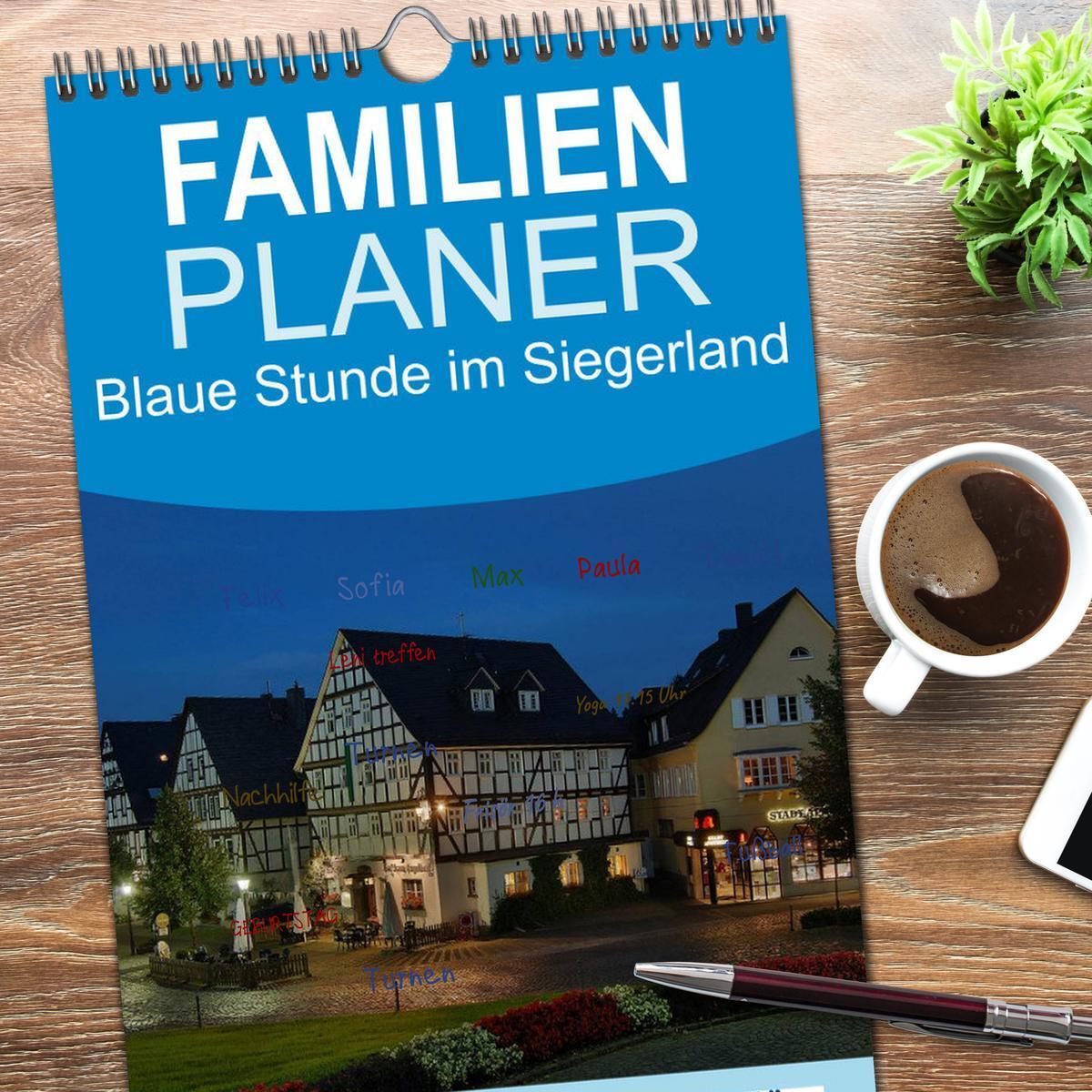 Bild: 9783457104866 | Familienplaner 2025 - Blaue Stunde im Siegerland mit 5 Spalten...