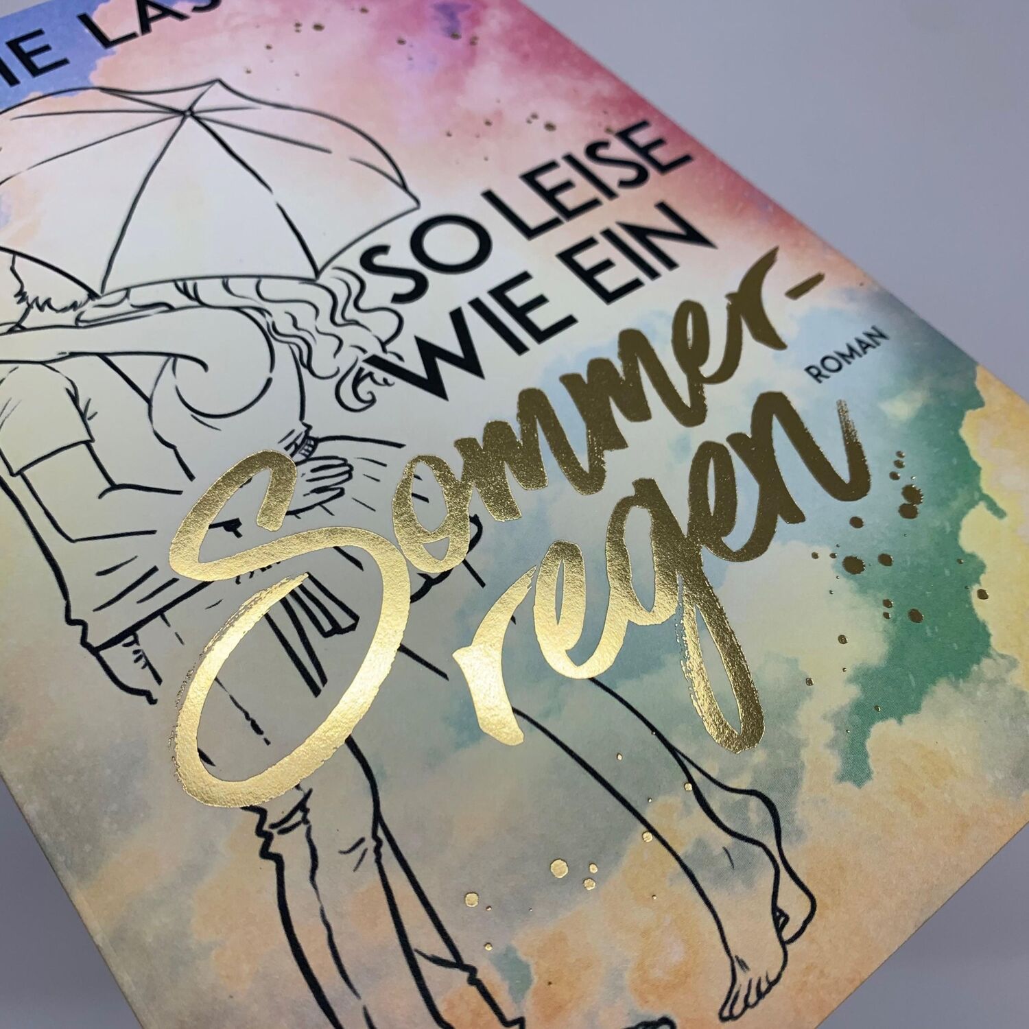 Bild: 9783423740692 | So leise wie ein Sommerregen | Roman | Leonie Lastella | Taschenbuch