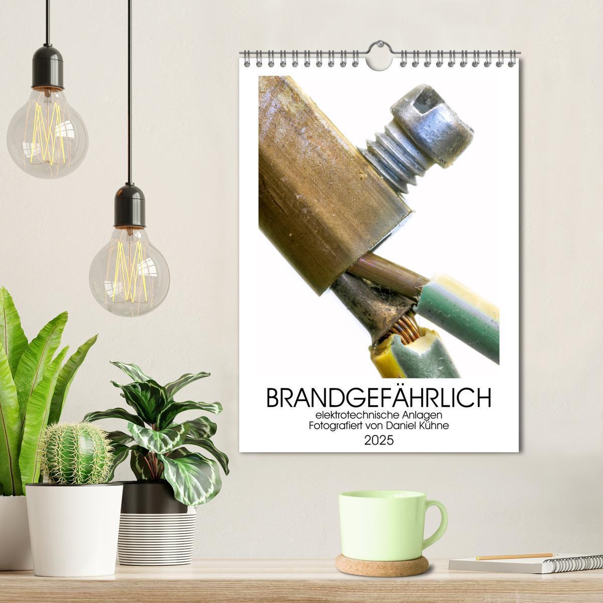 Bild: 9783435934003 | Brandgefährliche elektrische Anlagen (Wandkalender 2025 DIN A4...