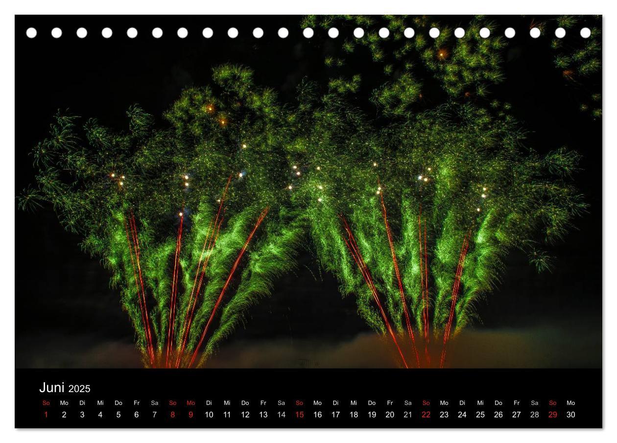 Bild: 9783435828470 | Das Feuerwerk (Tischkalender 2025 DIN A5 quer), CALVENDO...