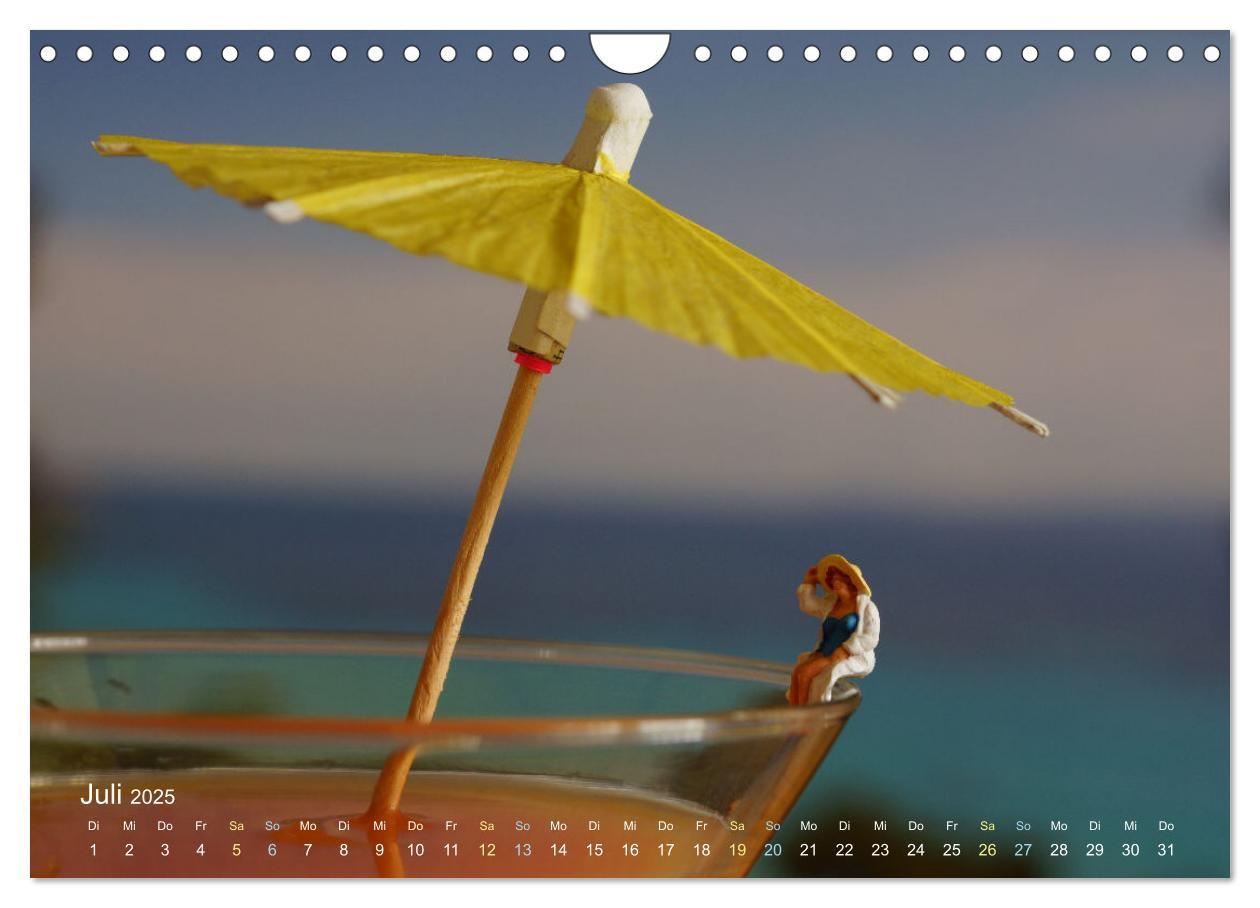 Bild: 9783457224397 | Das geheime Leben von Miniatur-Figuren (Wandkalender 2025 DIN A4...