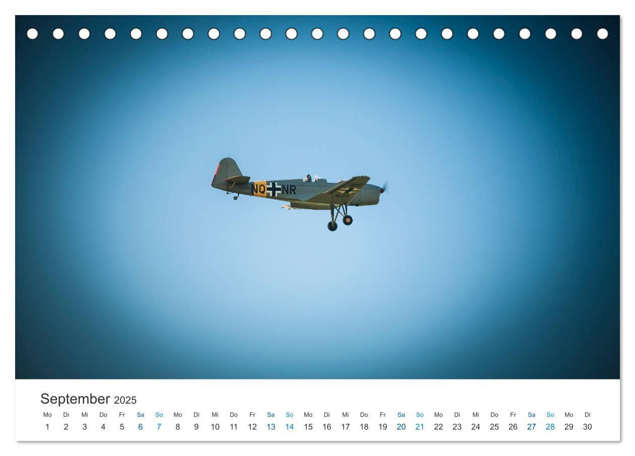 Bild: 9783435817290 | AVIATION CLASSICS seen by custompix.de (Tischkalender 2025 DIN A5...