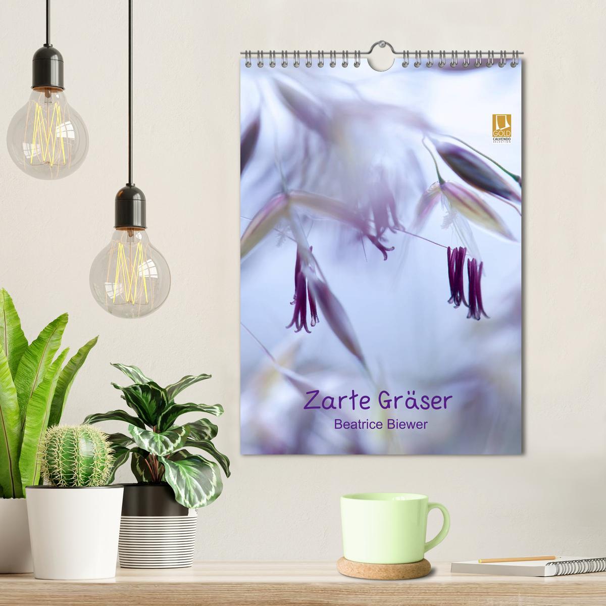 Bild: 9783457050200 | Zarte Gräser (Wandkalender 2025 DIN A4 hoch), CALVENDO Monatskalender