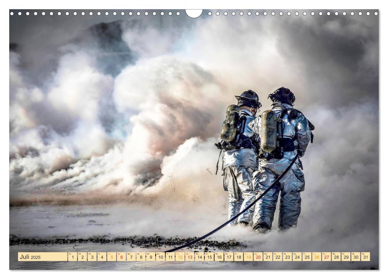 Bild: 9783435239825 | Feuerwehr - Einsätze (Wandkalender 2025 DIN A3 quer), CALVENDO...