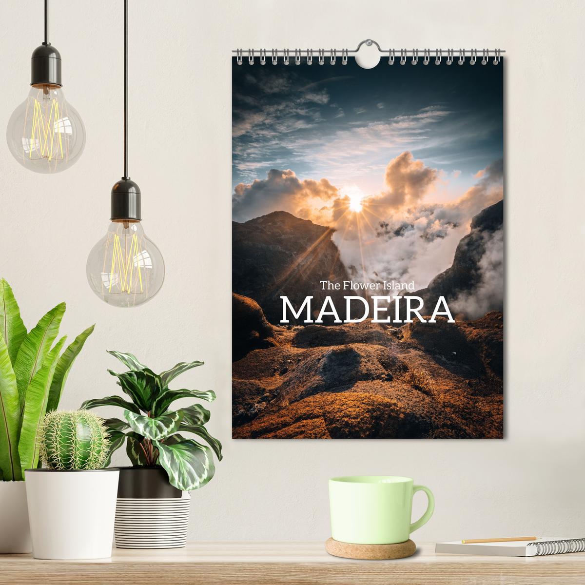 Bild: 9781325998906 | The Flower Island Madeira (Wall Calendar 2025 DIN A4 portrait),...