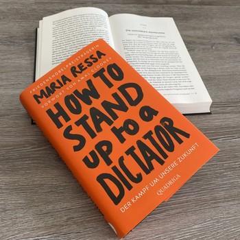 Bild: 9783869951218 | HOW TO STAND UP TO A DICTATOR - Deutsche Ausgabe. Von der...