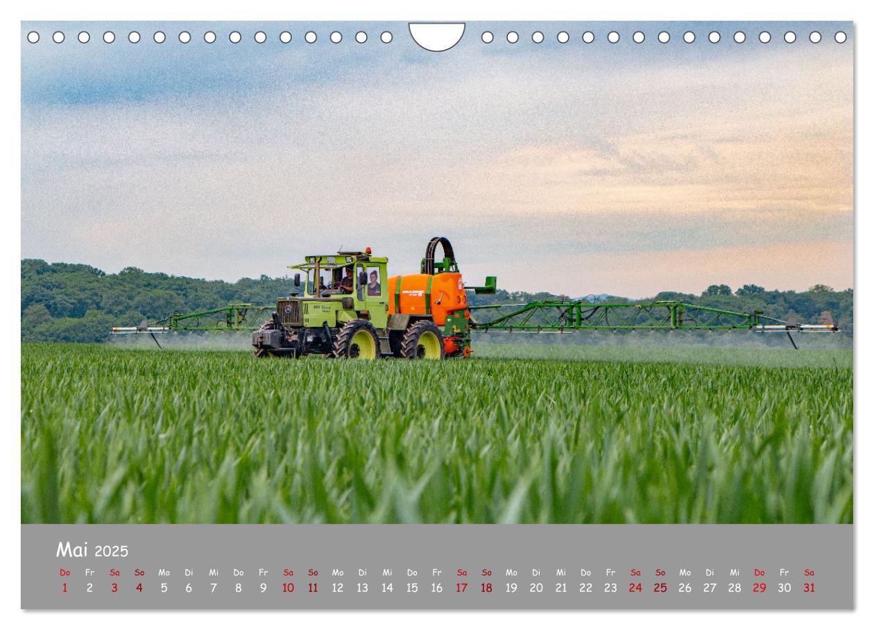 Bild: 9783435103089 | Landtechnik im Einsatz (Wandkalender 2025 DIN A4 quer), CALVENDO...