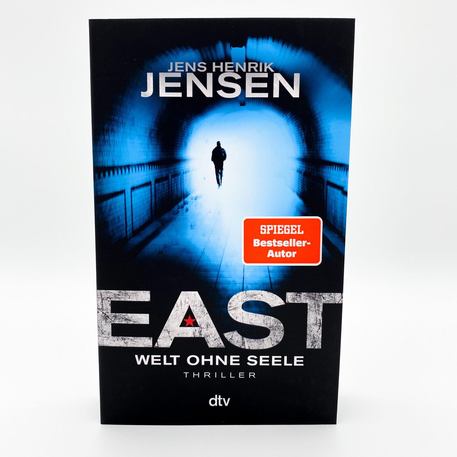 Bild: 9783423220248 | EAST. Welt ohne Seele | Jens Henrik Jensen | Taschenbuch | 384 S.