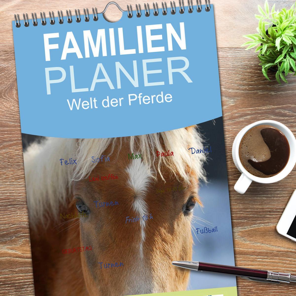 Bild: 9783457117651 | Familienplaner 2025 - Welt der Pferde mit 5 Spalten (Wandkalender,...