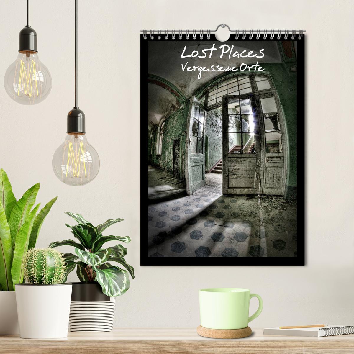 Bild: 9783457082874 | Lost Places Vergessene Orte (Wandkalender 2025 DIN A4 hoch),...