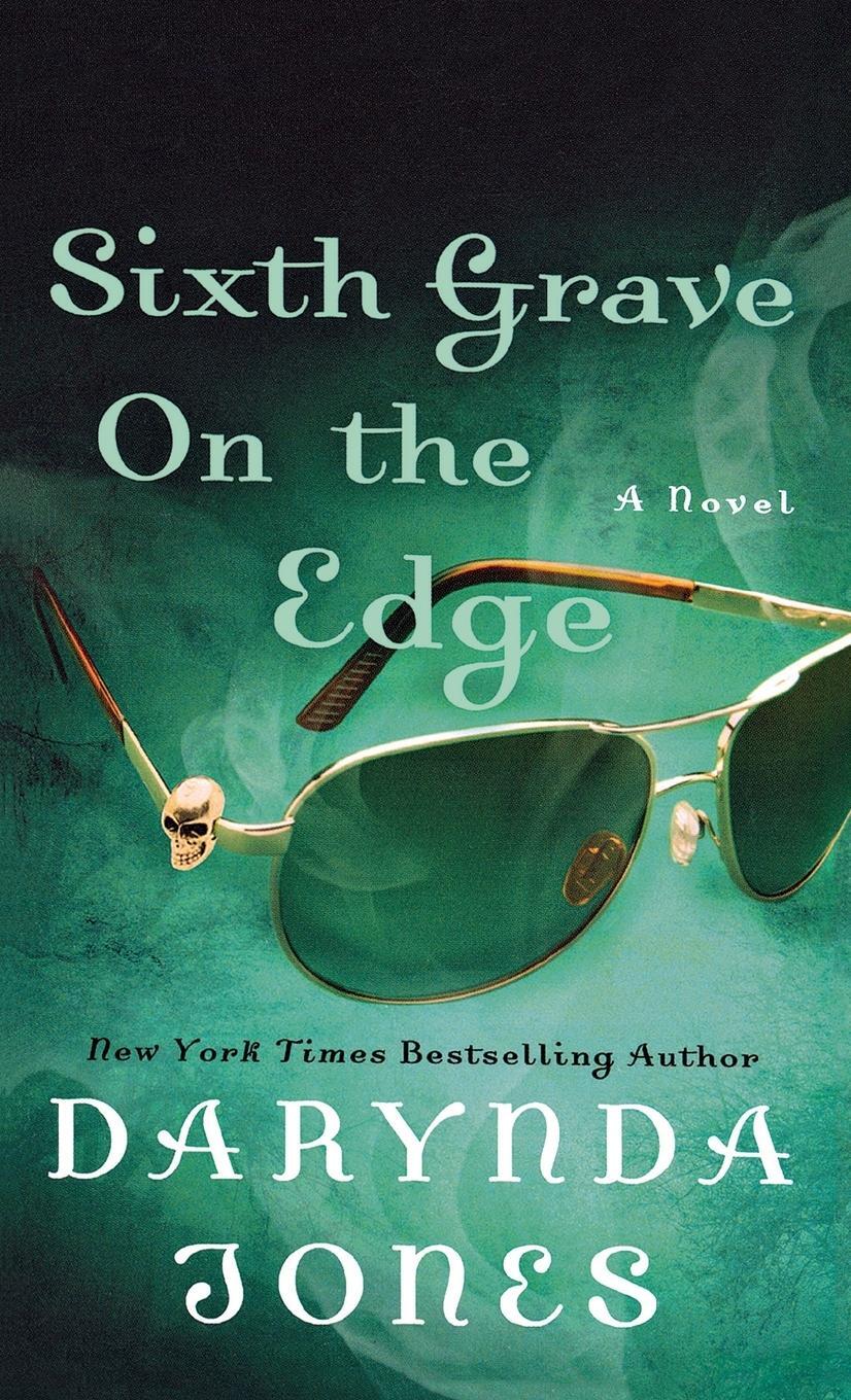 Cover: 9781250844637 | Sixth Grave on the Edge | Darynda Jones | Taschenbuch | Paperback