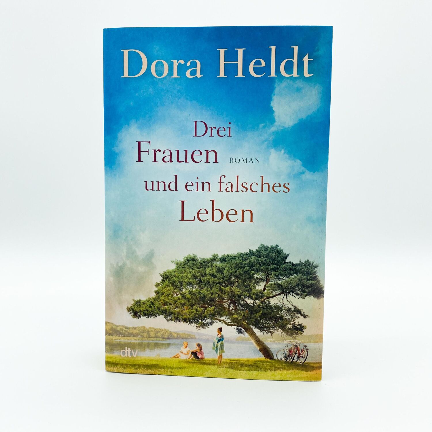 Bild: 9783423262330 | Drei Frauen und ein falsches Leben | Dora Heldt | Taschenbuch | 512 S.