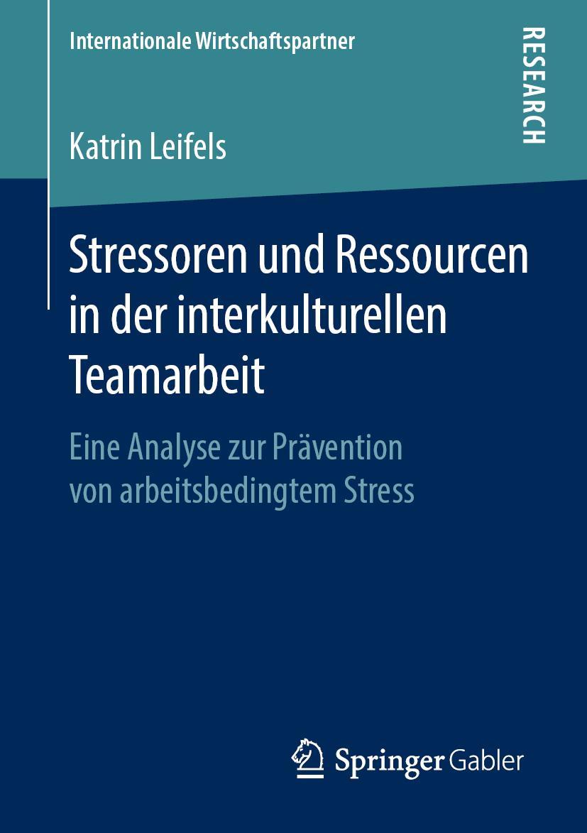 Cover: 9783658260088 | Stressoren und Ressourcen in der interkulturellen Teamarbeit | Leifels