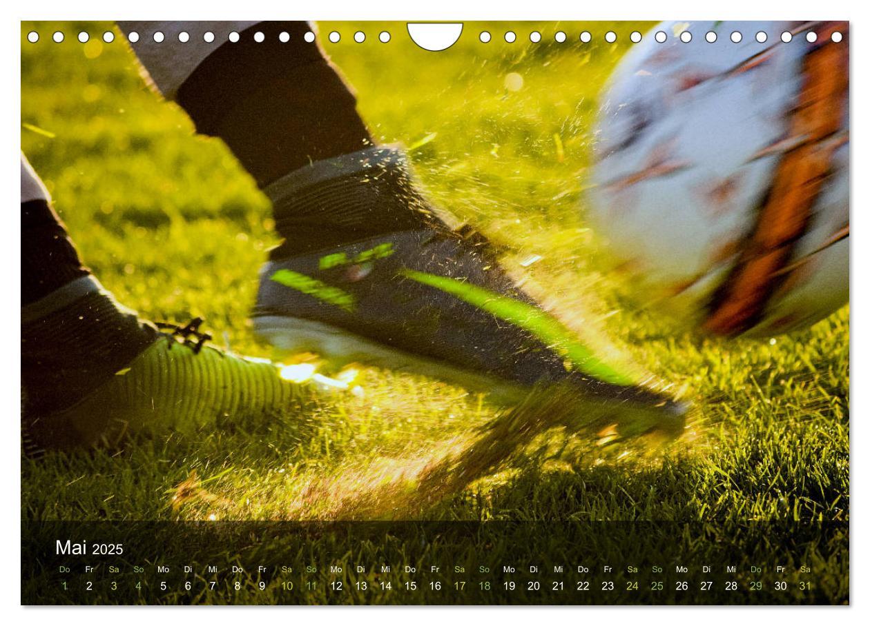 Bild: 9783435327164 | Leidenschaft Fußball (Wandkalender 2025 DIN A4 quer), CALVENDO...