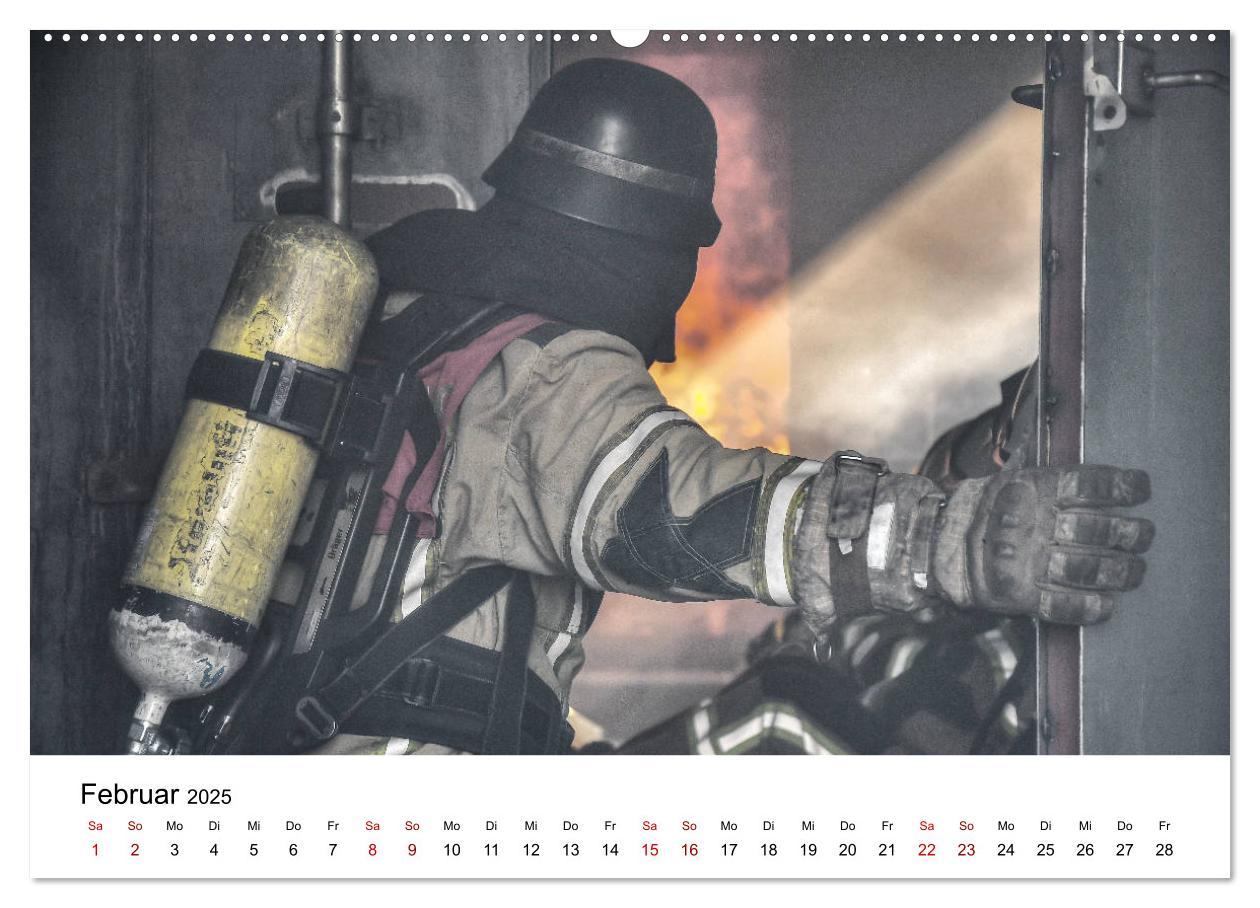 Bild: 9783435120949 | FEUERWEHR IM EINSATZ (Wandkalender 2025 DIN A2 quer), CALVENDO...