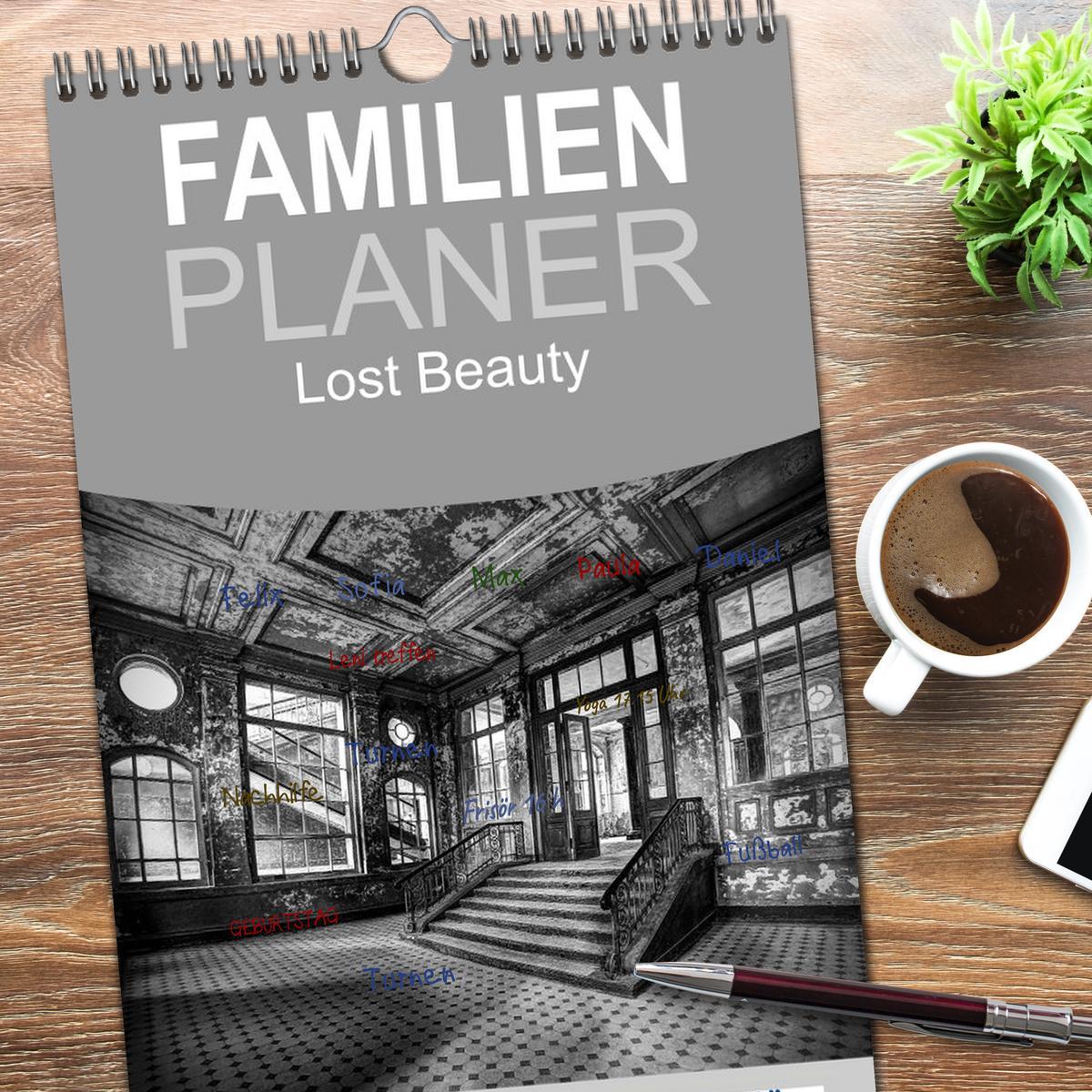 Bild: 9783457122266 | Familienplaner 2025 - Lost Beauty mit 5 Spalten (Wandkalender, 21 x...