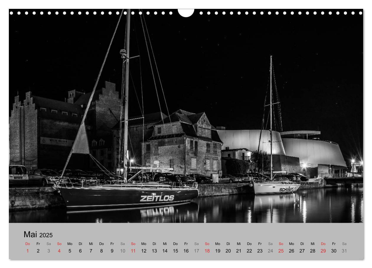 Bild: 9783435576241 | Hansestadt Stralsund bei Nacht (mit GPS-Koordinaten) (Wandkalender...