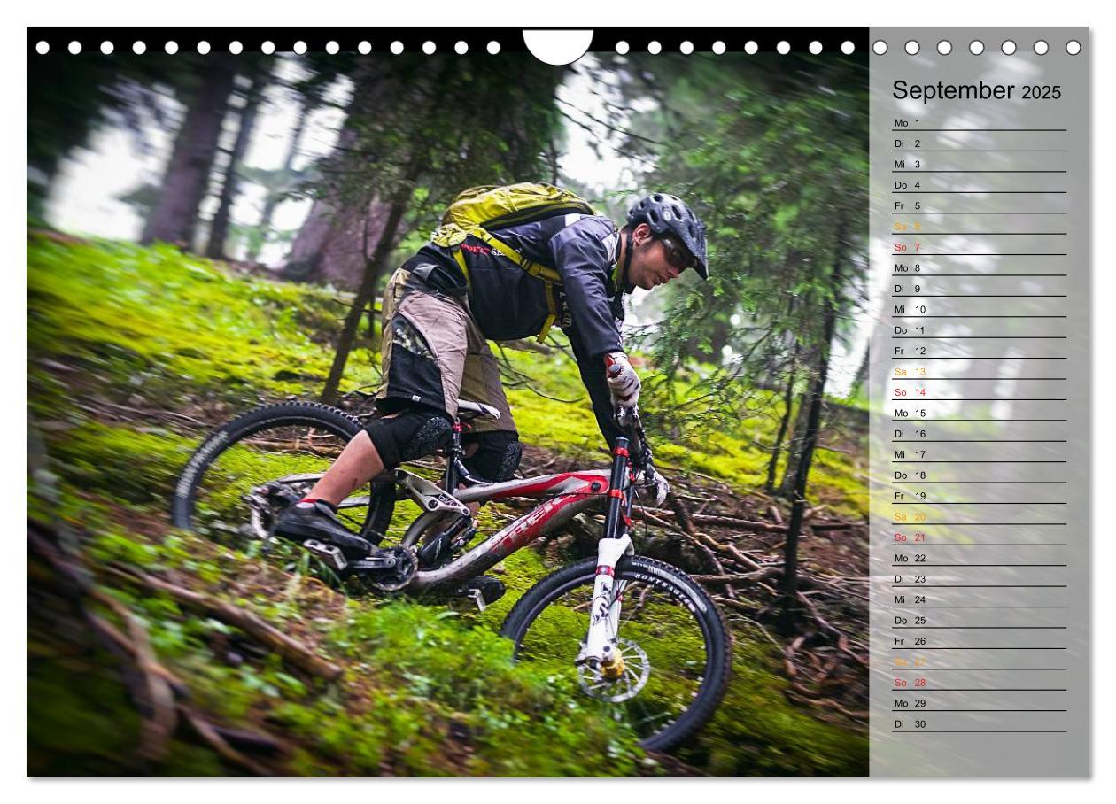 Bild: 9783435537396 | Downhill Moments (Wandkalender 2025 DIN A4 quer), CALVENDO...