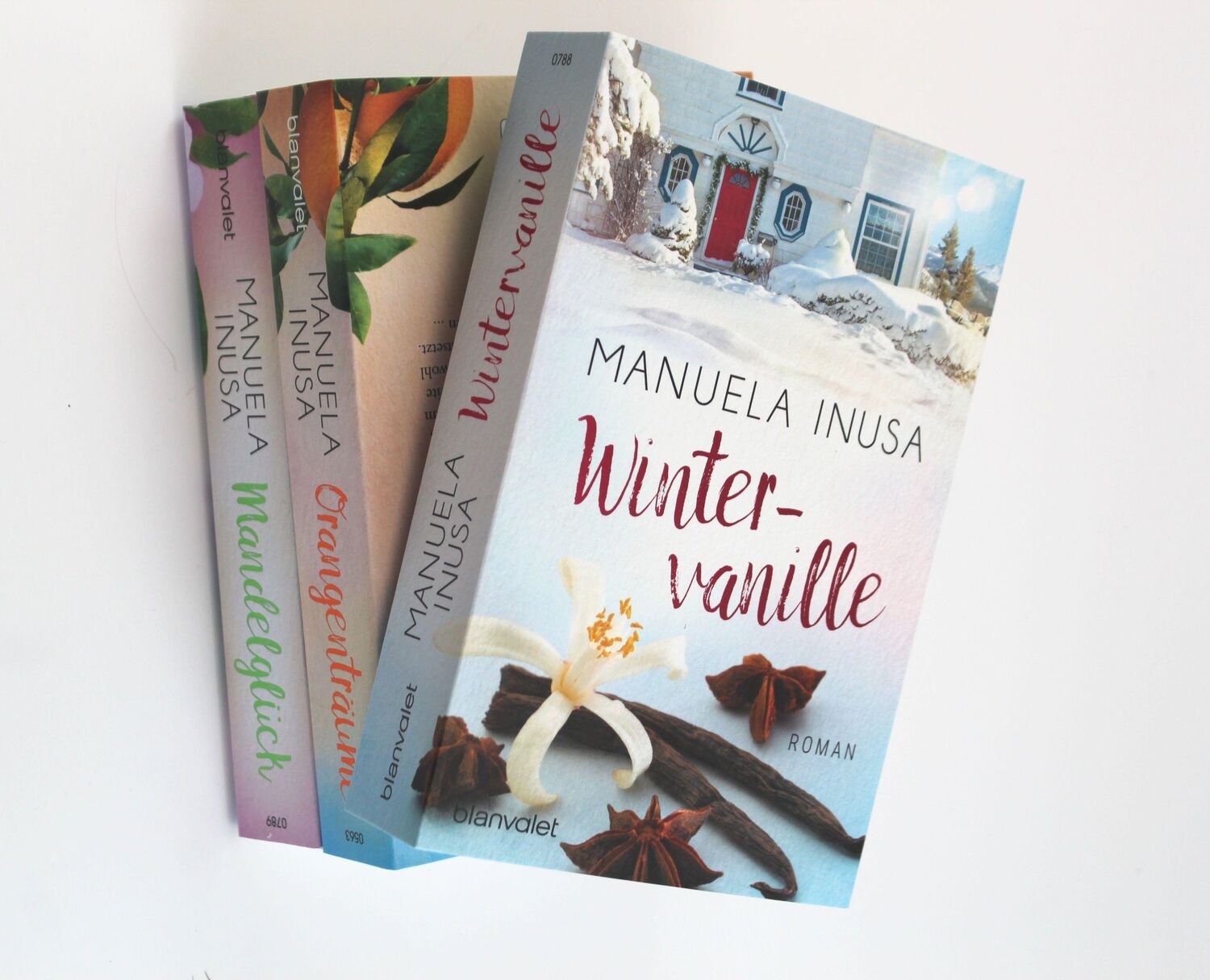 Bild: 9783734107887 | Wintervanille | Roman | Manuela Inusa | Taschenbuch | 480 S. | Deutsch