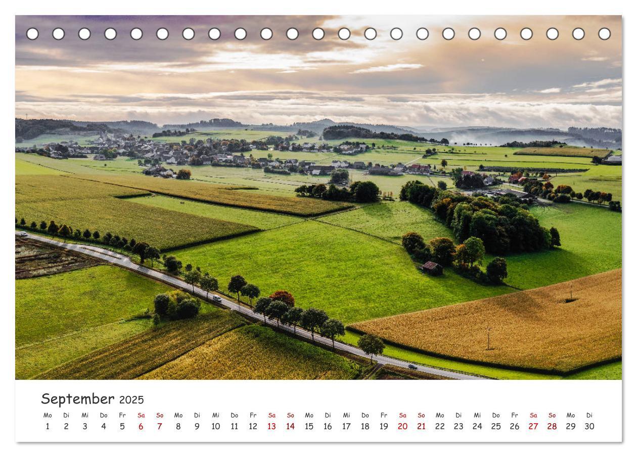 Bild: 9783435430888 | Das Sauerland bei Brilon aus der Vogelperspektive (Tischkalender...